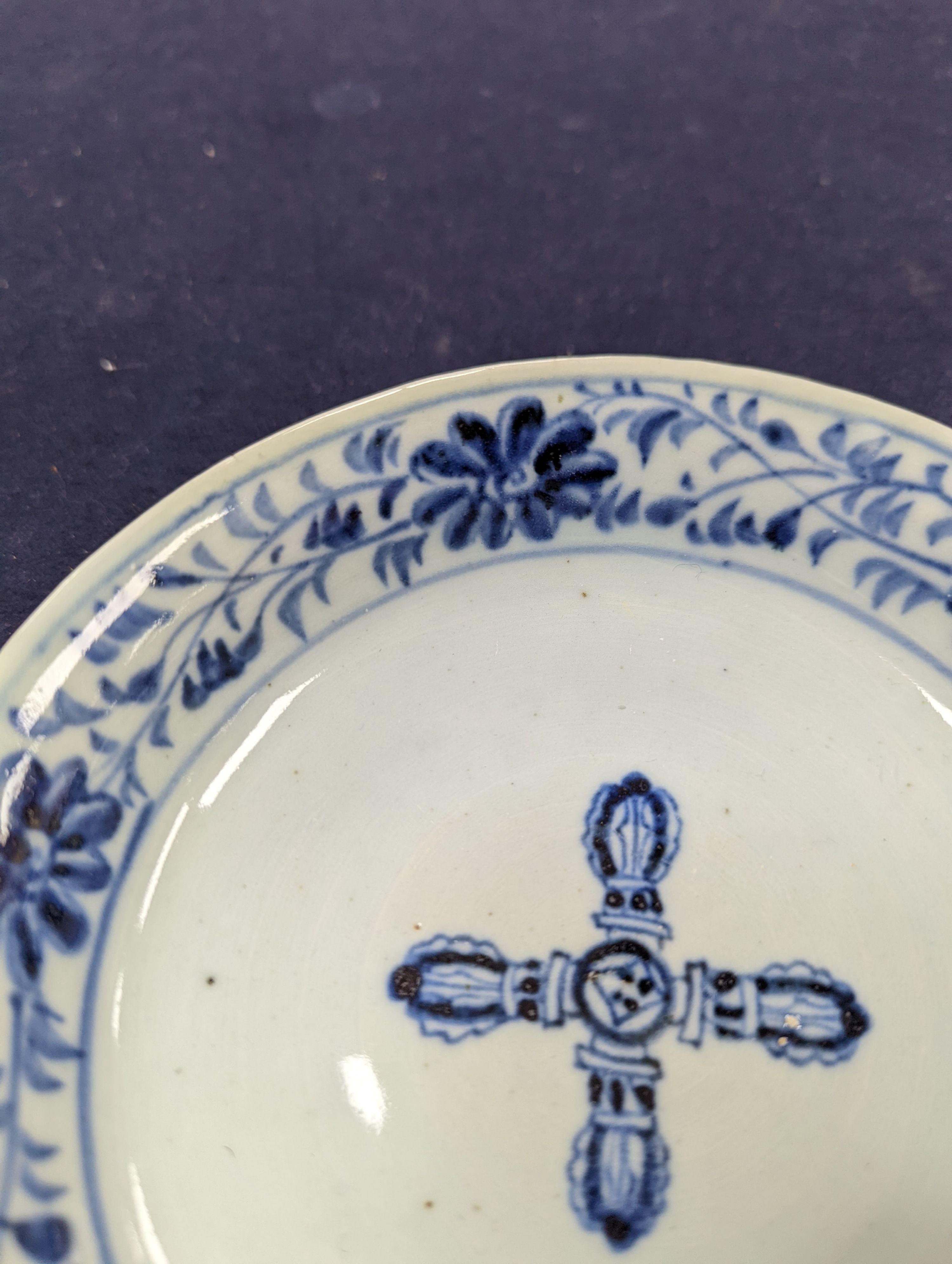 A Chinese blue and white dish, Ming dynasty, 15cm